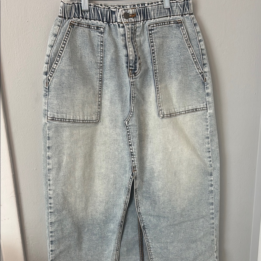 Stylish Light Wash Denim Skirt